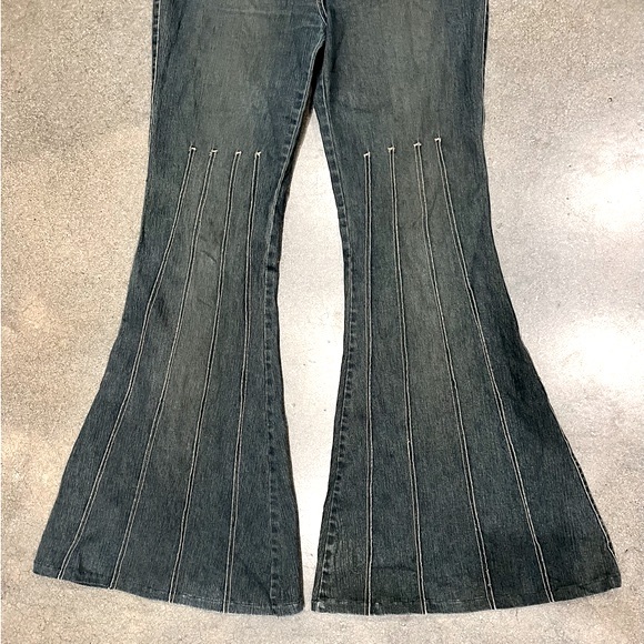 VINTAGE | GARAGE Y2K Flare Bell Denim Jeans - Picture 7 of 9